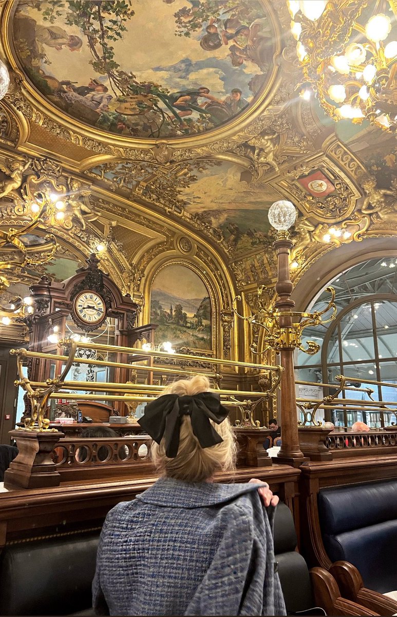 #BringingBackElegance 📍Le Train Bleu,  Gare de Lyon, Paris 🇫🇷 It’s exquisite in every way & like all things of beauty & tradition, it stands the test of time❤️ #BeautyWillSaveTheWorld