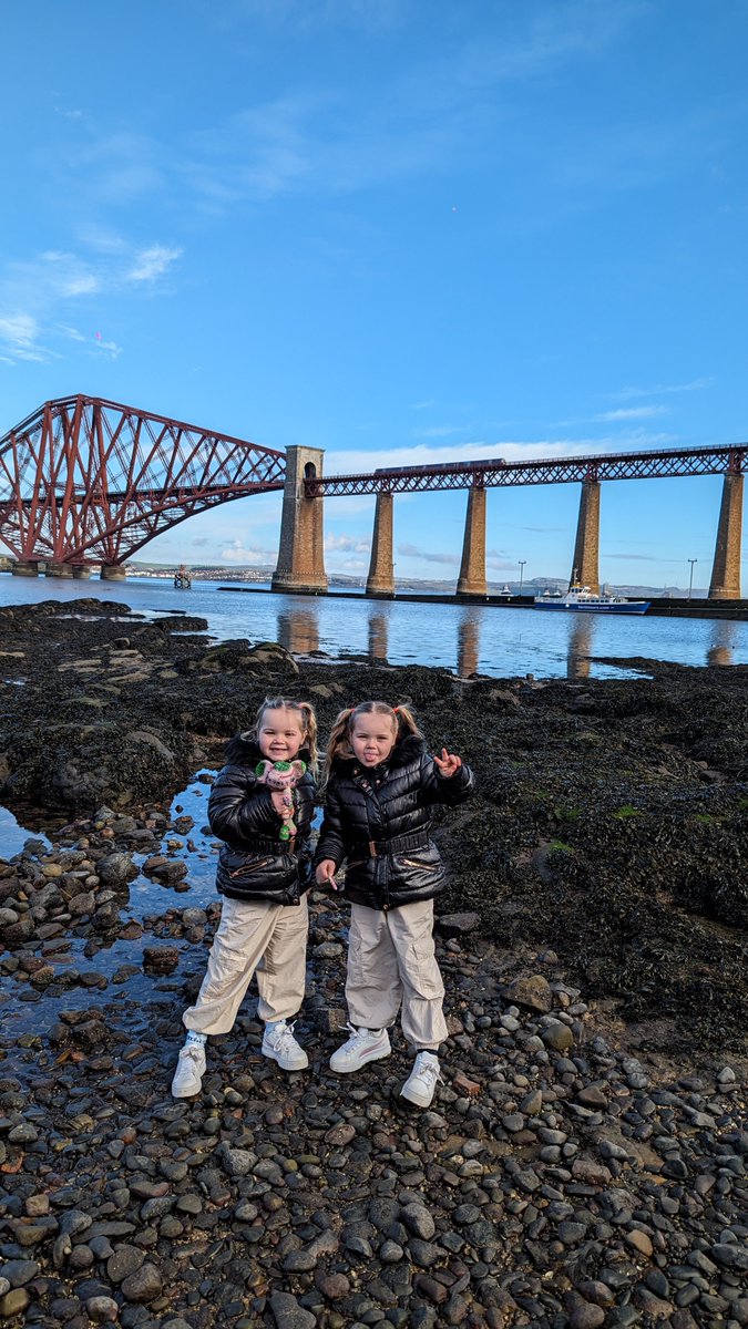 DarynThornton's tweet photo. Perries schools Elmo came with us to see the Forth Rail Bridge. @BowhouseP2S @BowhousePS https://t.co/CwgCWdGMyP