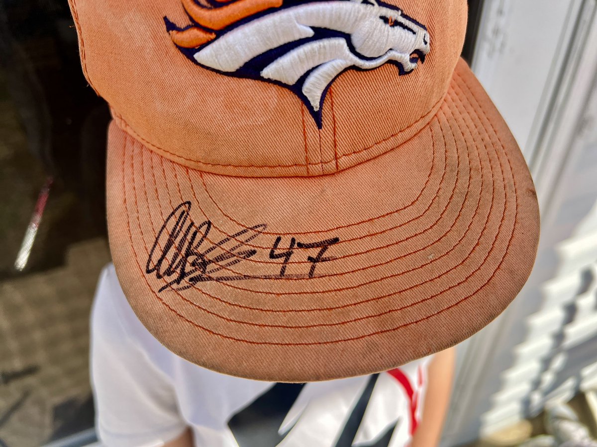 Bentley has always been a <a href="/Broncos/">Denver Broncos</a> fan but when Andrew Beck changed to the <a href="/HoustonTexans/">Houston Texans</a> he brought a little fan with him—they even have matching hair!!

Thank you for making Bentley’s whole day! Meeting you has him grinning from ear to ear 😁