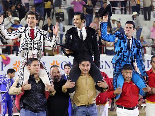 vmpenilla's tweet photo. Ayer en Leon, Guanajuato
Toros León
Alejandro Talavante cortó 2 orejas y rabo a un toro de regalo
Leo #Valadez corto 3 orejas, DIEGO SAN ROMÁN cortó 2 orejas y la tercia salió a hombros. https://t.co/zvJ1wyqs9I