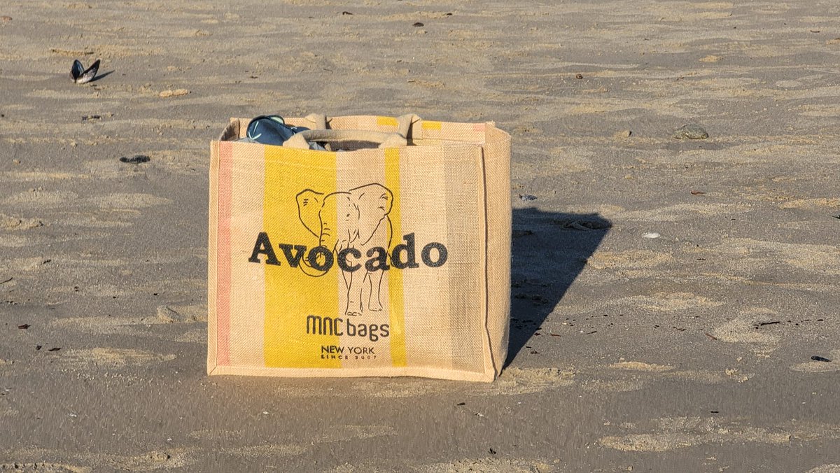 mncbags's tweet photo. It's not just a #Jutebag; it's a statement for a cleaner planet. Let's bag our chance to conservation! 🌍🛍️ #SayNoToPlastic #GoGreen #Burlap #santaMonica #losangelescalifornia #California #losangelescounty #la https://t.co/rvWD3btOQw