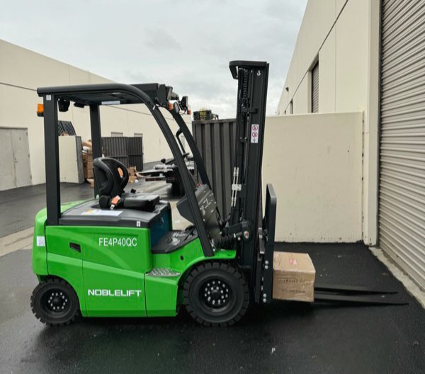 Juan Kaferlein delivered this LFP 4000lbs capacity 4-Wheel Pneumatic Forklift to another happy customer that knows all the benefits of LITHIUM-IRON technology. 

#noblelift #lithiumforklifts #electricforklift