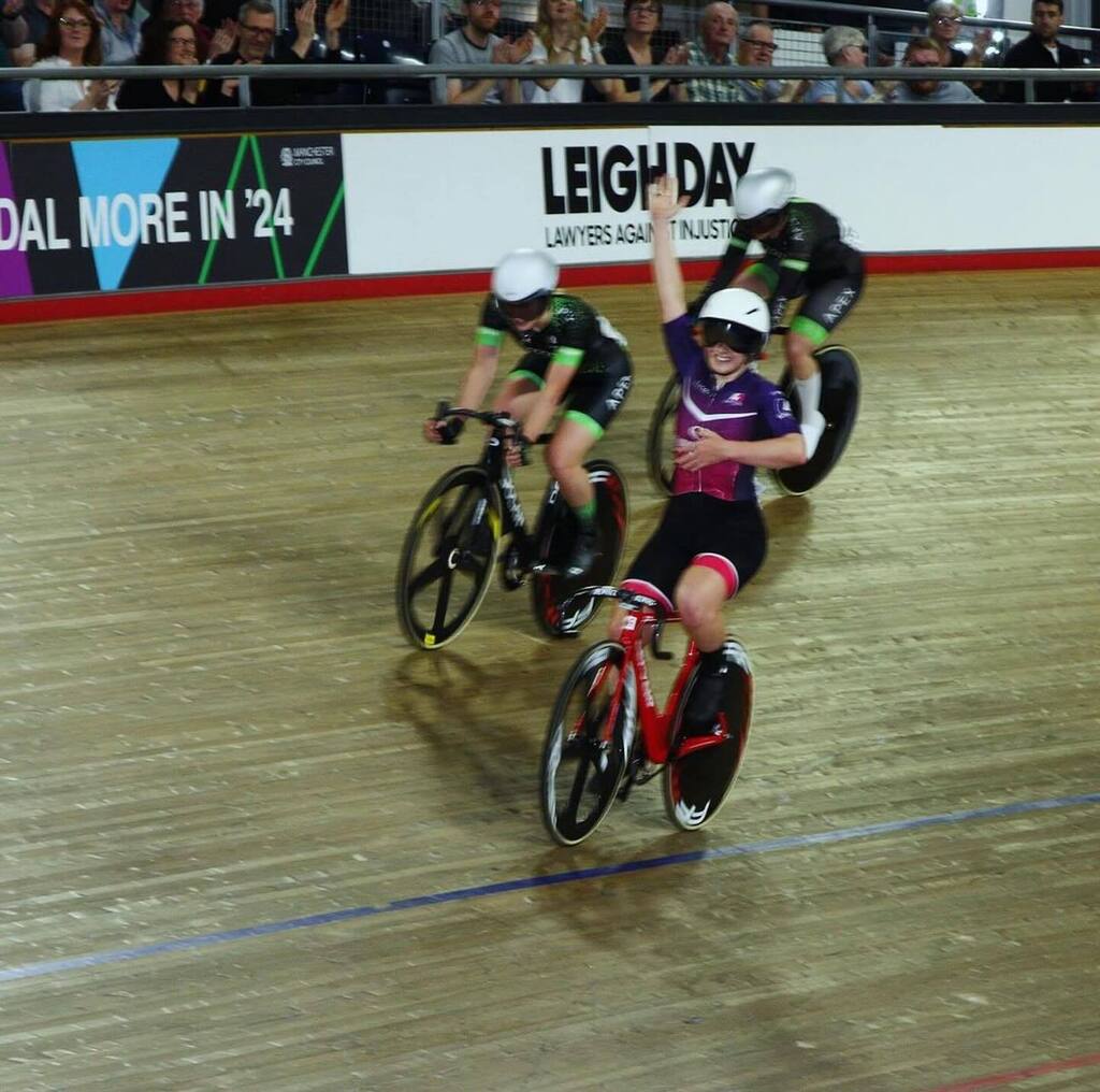 📷 @cyclepix4u
・・・
Double National Champion for @jennyholl_ at the 2024 #trackchamps this time the Points Race