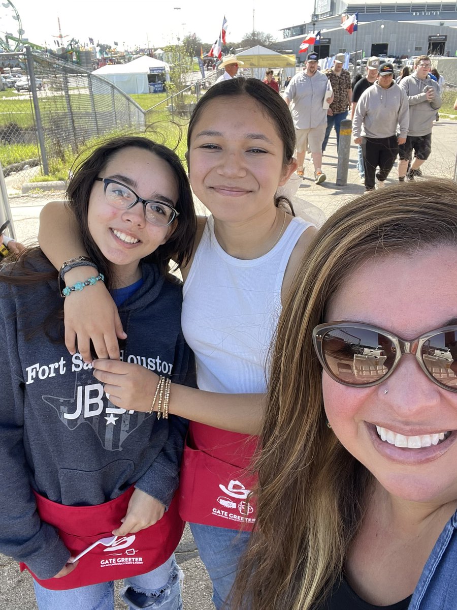 StrausGT's tweet photo. Second year volunteering at the Stock Show and Rodeo with some of my 8th graders! 🐴 🐂 🤠 @NISDStraus @NISDGTAA  @RootEdSA  #whyGT https://t.co/fKP7rfV9b9