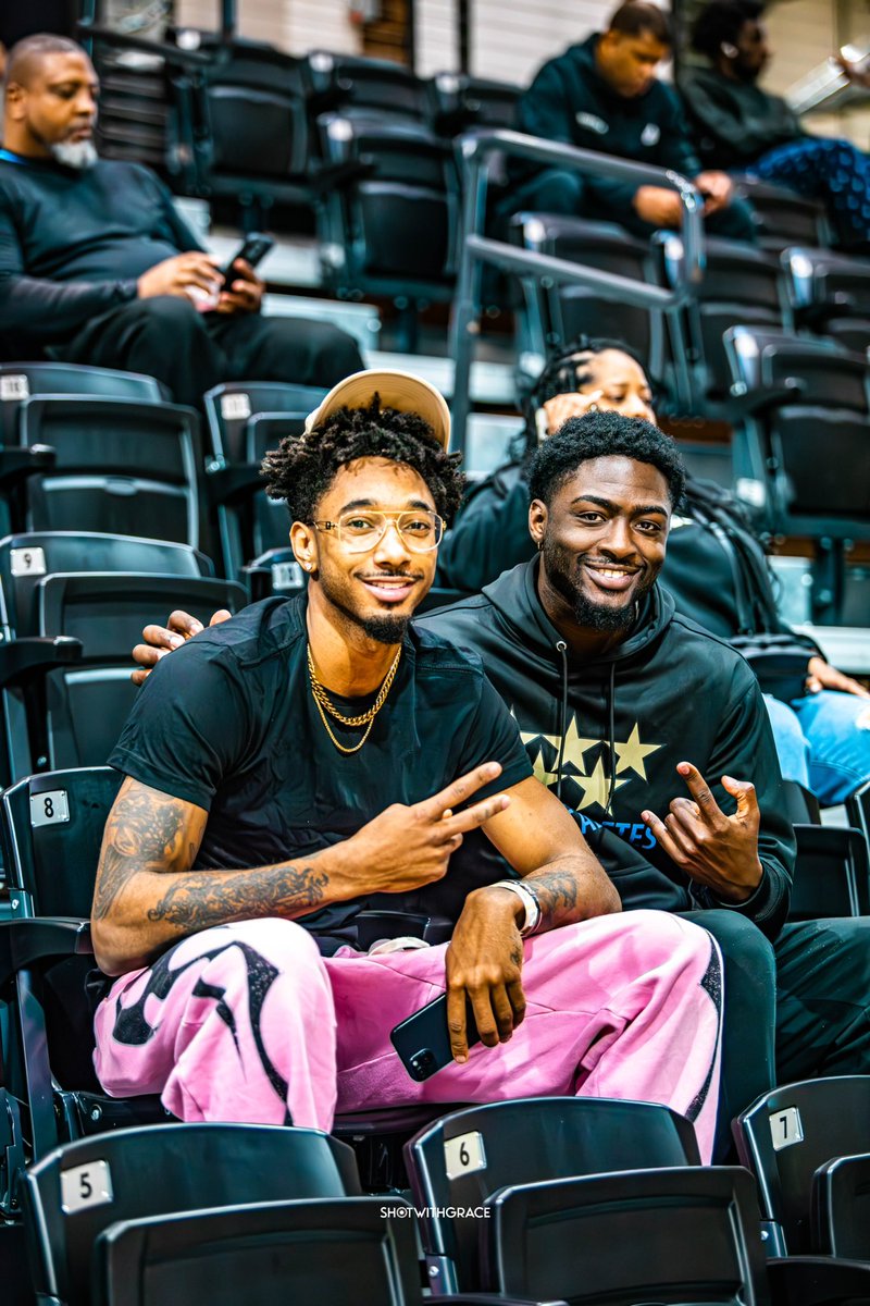 BIG SH🏀TS (@bigshotsglobal) on Twitter photo BIG SHOTS alums in the house at #PrepNationals
Charlotte Hornets guard Leaky Black & Qon Murphy
📸 <a href="/shotwithgrace/">Grace Sorrells</a> BIG SHOTS alums in the house at #PrepNationals
Charlotte Hornets guard Leaky Black & Qon Murphy
📸 <a href="/shotwithgrace/">Grace Sorrells</a>
