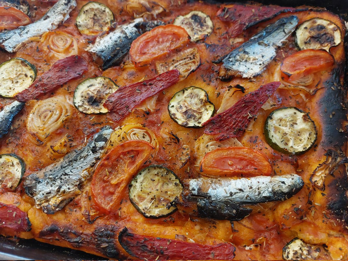 iolandacava's tweet photo. Àpats de temporada: #Xatonada de Vilanova i la Geltrú, #CocadeRecapte amb sardines i verdures, #bunyolsdebacallà amb botifarró de ceba, #flamdemató.
100% #CatalanFood 🤌🌿🌊
#cuinacatalana #faitmaison #sundaycooking #mediterraneament https://t.co/Z1vBDxtYIS