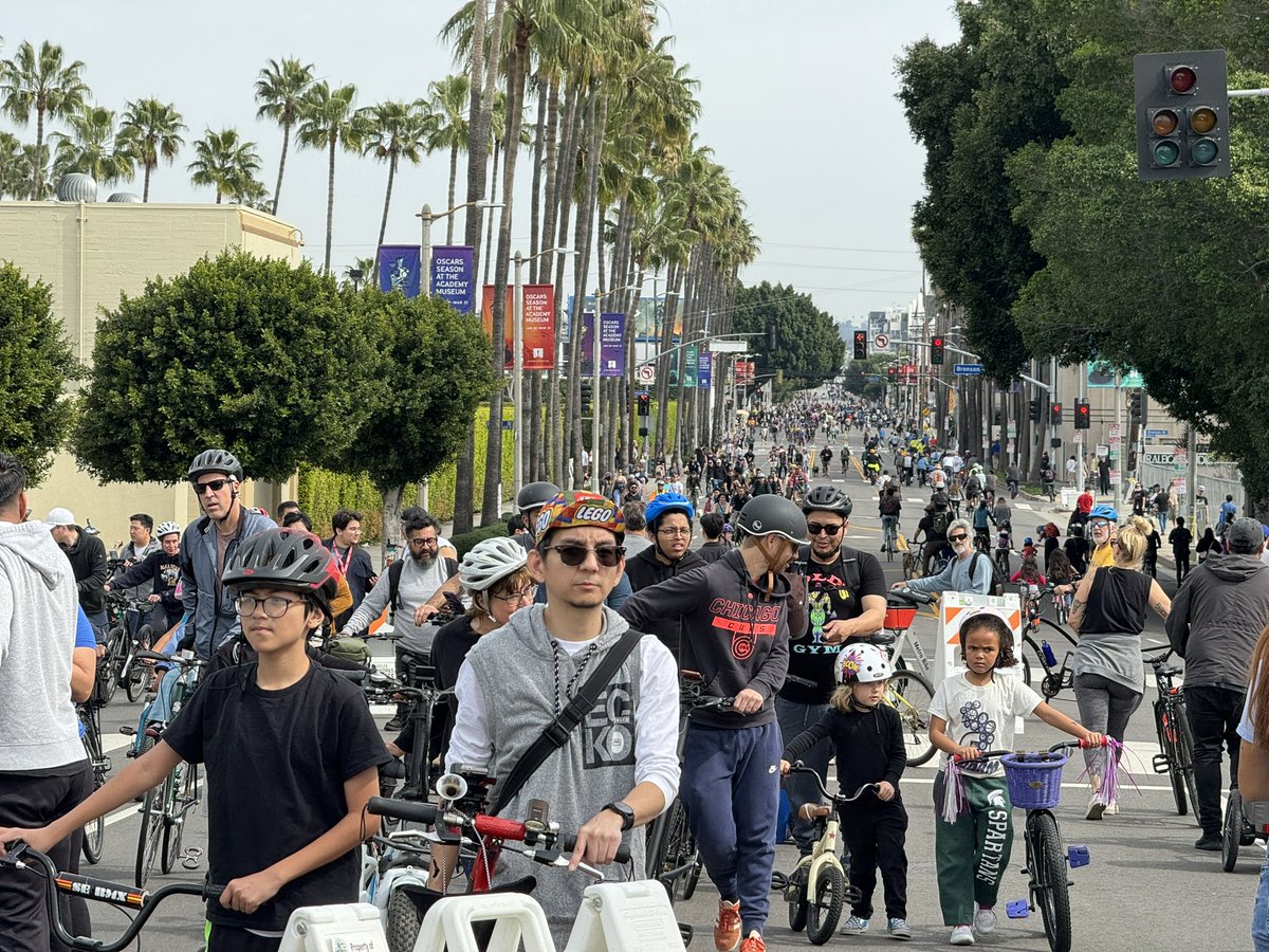 We absolutely LOVE it when @CicLAvia Transform streets into PARKS.
#CicLAvia #OpenStreets #StreetsForPeople #StreetsIntoParks