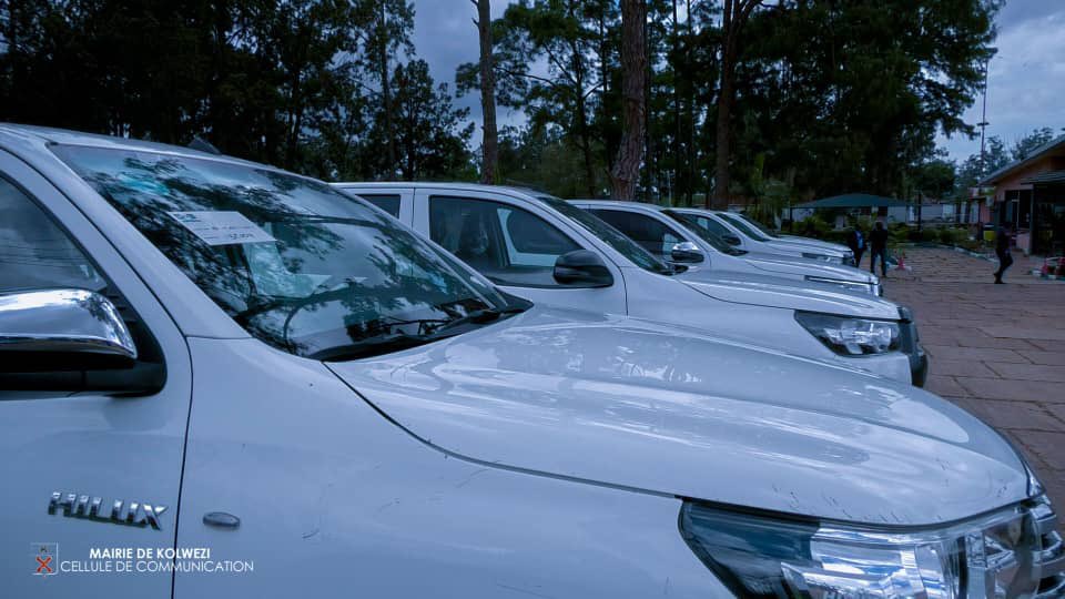 MeJacquesMASE's tweet image. Modernisation de l’administration de la première institution de la ville que je dirige, nous avons doté à la mairie de kolwezi 10 jeeps pimpantes neuves pour une bonne administration de proximité. 
Ces jeeps vont servir à la mobilité des agents pour la maximisation des recettes.