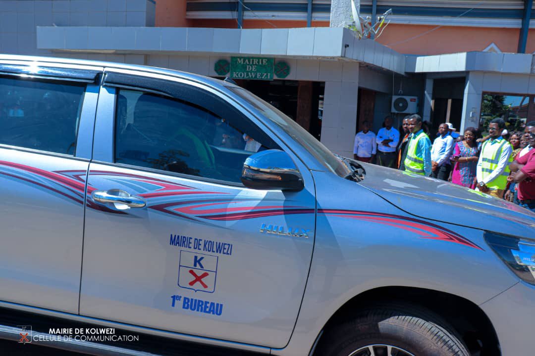MeJacquesMASE's tweet image. Modernisation de l’administration de la première institution de la ville que je dirige, nous avons doté à la mairie de kolwezi 10 jeeps pimpantes neuves pour une bonne administration de proximité. 
Ces jeeps vont servir à la mobilité des agents pour la maximisation des recettes.