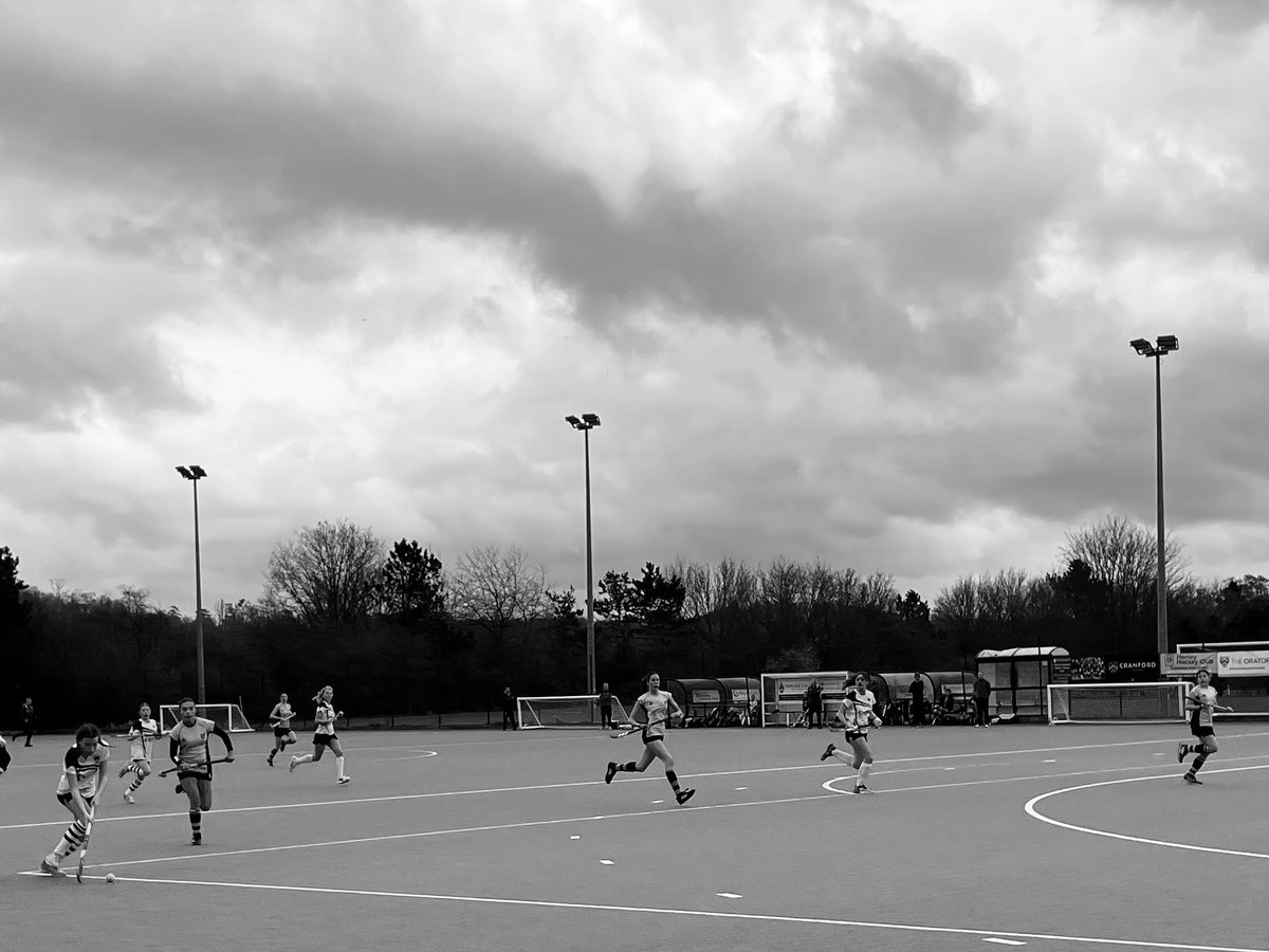 A tough Cup match for @HenleyHC U14 Girls’ today but delighted to watch the 5 @oratoryschool students play ⤵️ Amelie, Erin, Dora, Eva & Sophia 🟡⚫️ #OratorySport