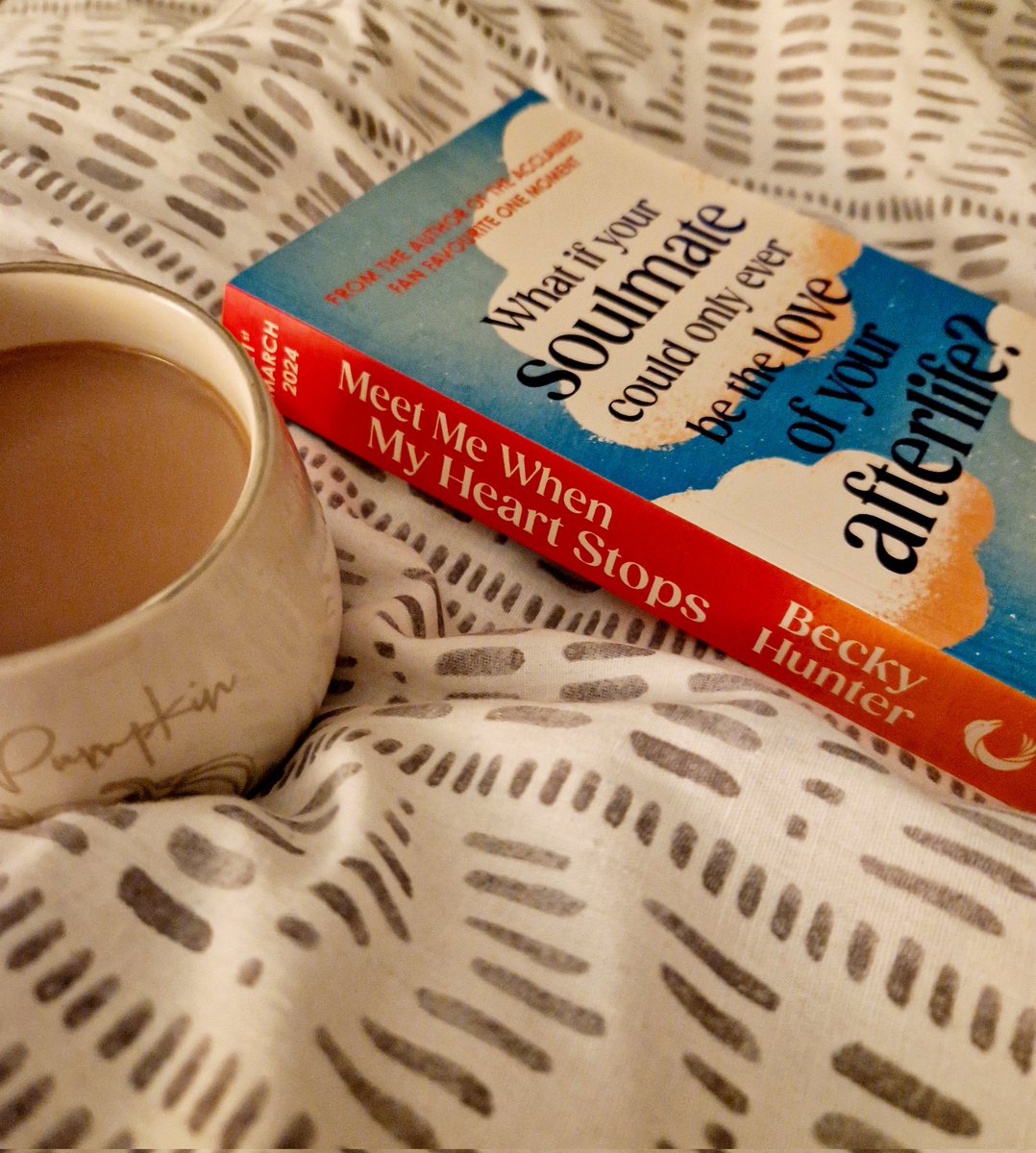 Ovaltine and heartbreak... #sundayvibes 

I'm #CurrentlyReading @Bookish_Becky's #MeetMeWhenMyHeartStops ready to review for @RandomTTours ✨️

Thanks so much, @AtlanticBooks, for sending me a copy to read in preparation for the tour 💙