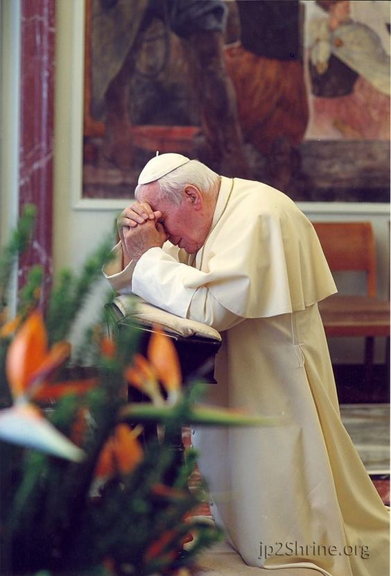 LvdwigIHS's tweet photo. «Tenemos que defender la verdad a toda costa, aunque volvamos a ser solamente doce». Juan Pablo II https://t.co/ZOtT3zkIxl