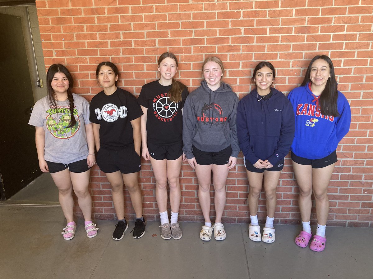 Congratulations to these 6 girls who tied or set New School Records today. 
Katherine - tied Squat record
Lauren - tied Bench record
Layla - broke her Clean record
Emma - tied her Bench record
Juanita - broke her Squat record
Maryjane - broke her Squat record