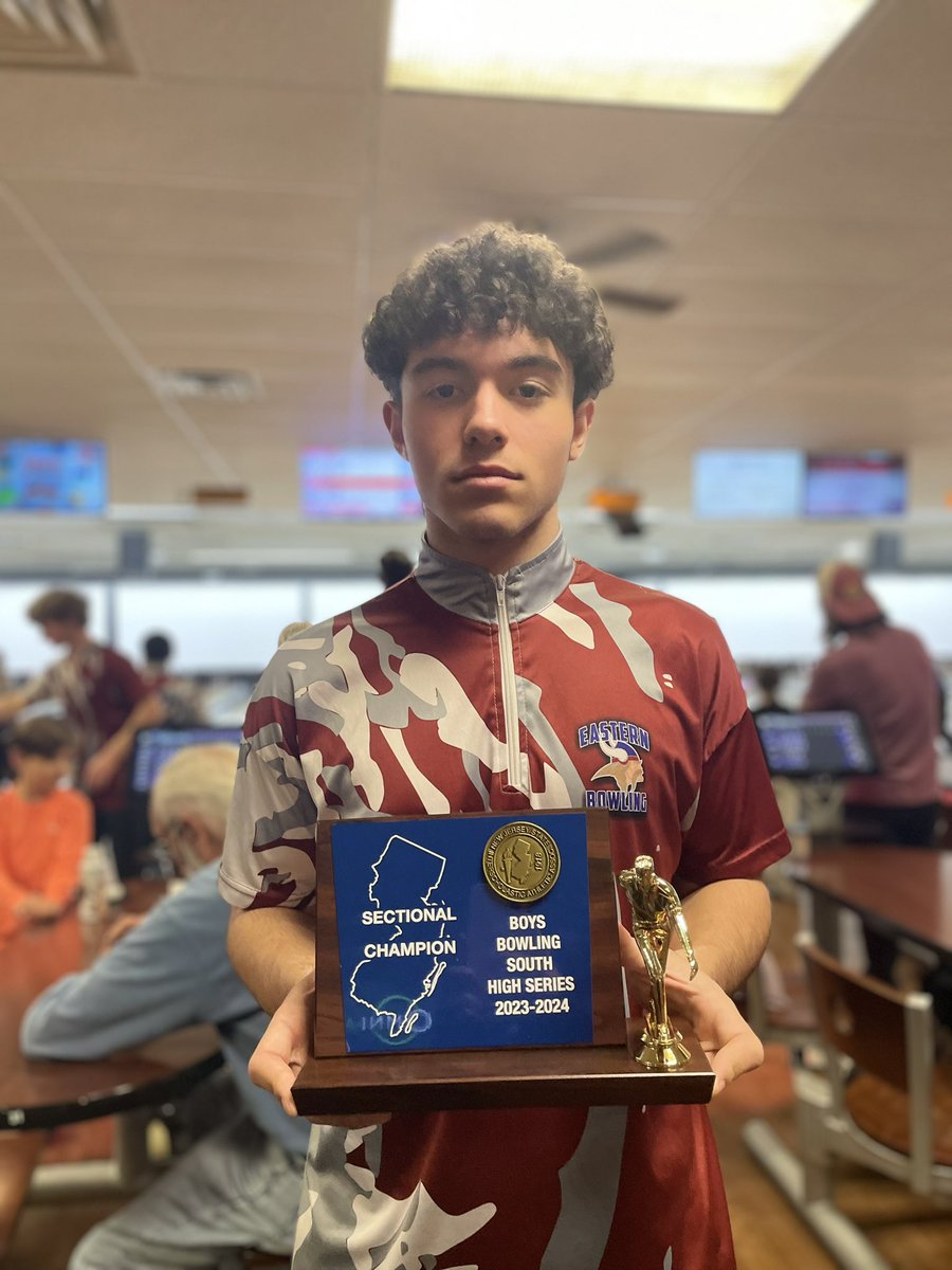 Hunter Davis won the High Series award during the Sectional Championship. He was two strikes away from a 300. Also made the news. @easternviking