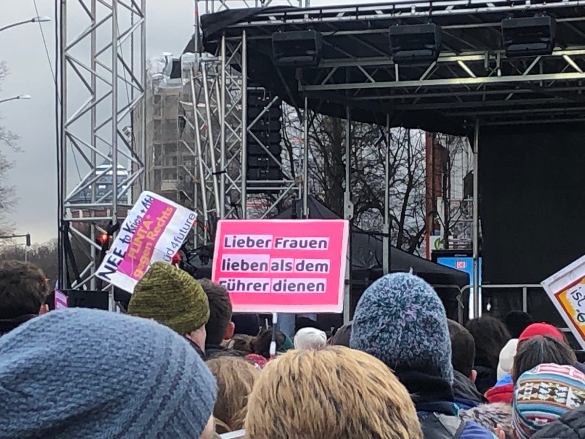 #WirSindDieBrandmauer #WirSindMehr
Weitermachen. #LautGegenRechts 
___
#GanzHamburgHasstDieAfD
___
#Göpel😍 #Deichkind😍@correctiv_org  @beyond_ideology @fff_hamburg 
___
5. Demo in Hamburg nach dem #correctiv-Bericht nach
#hh1201 #hh1901 #hh2801 #hh0302 (St.P.)heute #hh2502