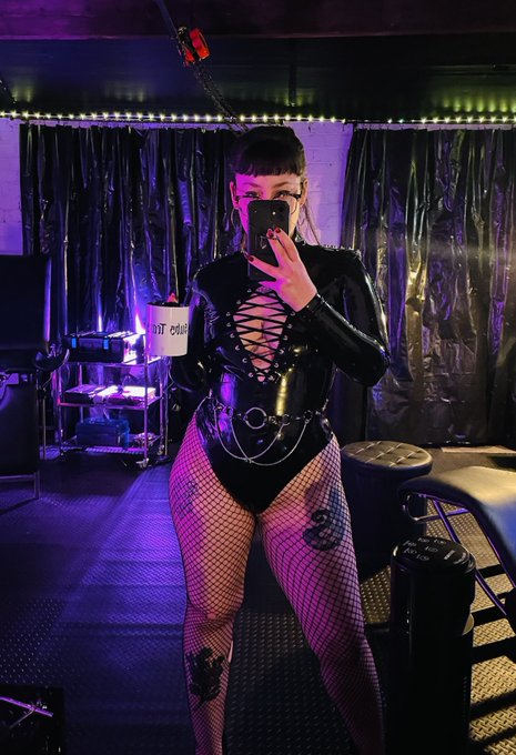 Ending the night with a warm cup of sub&rsquo;s tears 🖤 https://t.co/itvwqKhwyC