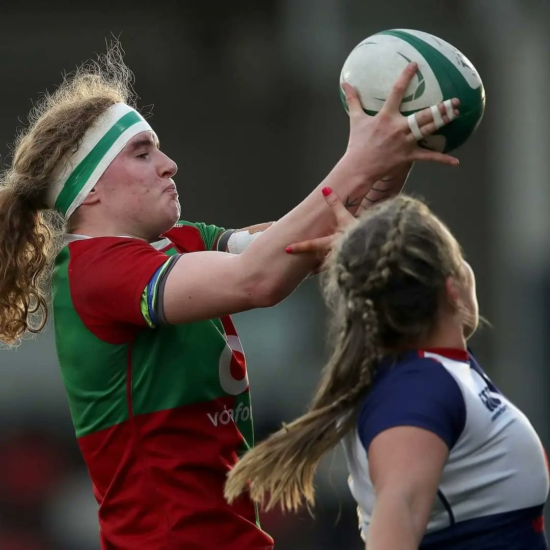 OldBelvoWomen's tweet photo. Huge congratulations to the @IrishRugby Wolfhounds who took home the Celtic Challenge cup yesterday following their win in Kingspan Stadium🏆 We're so proud of all the Belvo women who represented on the team and on the Clovers side 🖤🤍

#celticchallenge #OneProudClub #BeBelvo https://t.co/HfTcAVC9AI