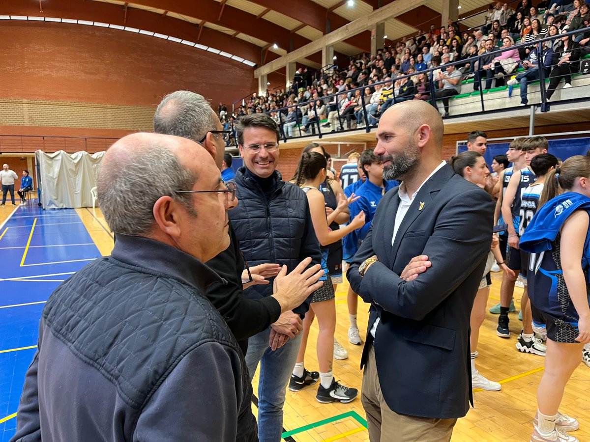 🏀 El club de baloncesto más grande de la Región de Murcia <a href="/molinabasket/">Ciudad Molina Basket</a> ha presentado hoy en un abarrotado Pabellón Serrerías sus 34 equipos con más de 500 deportistas de todas las edades.

💪🏻 Enhorabuena por el gran trabajo que hacéis.

🔵 Al acto han asistido el alcalde