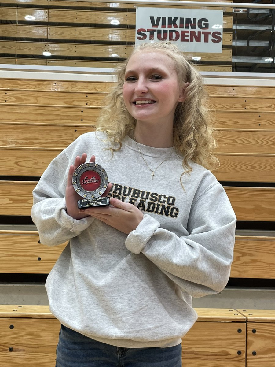 Busco_FineArts's tweet photo. GREAT day for New Era at Huntington North as they were named GRAND CHAMPION of the Medium Mixed Division and finished 5th overall! AND - Hailey McCleary was named BEST Female Soloist of all groups today! Congrats to Greta Minthorn for being selected our Outstanding Performer. https://t.co/t5MNgDZpAa
