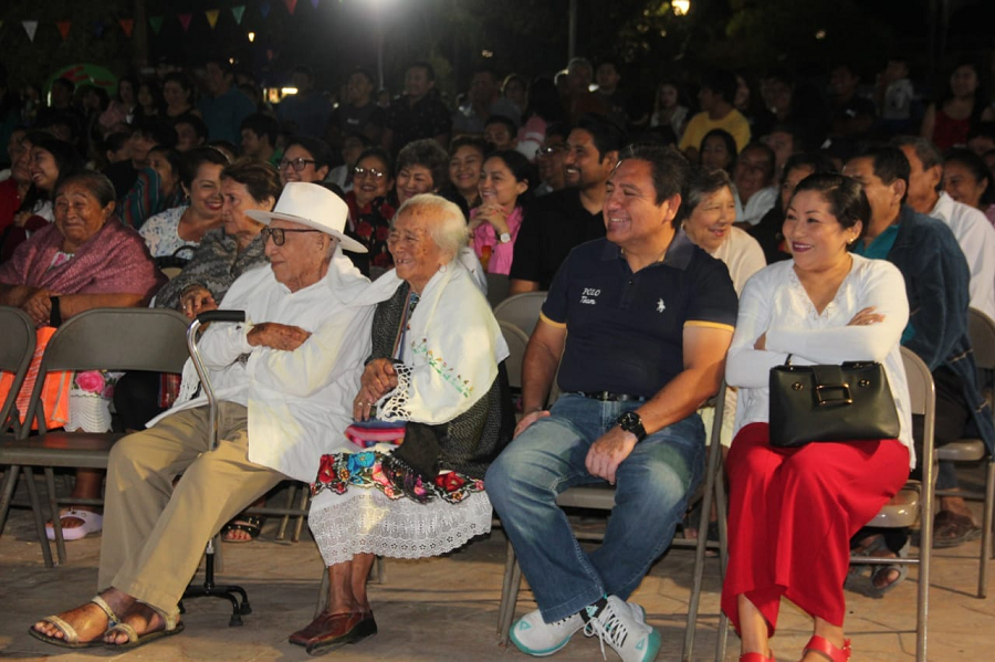 24horasCampeche's tweet photo. 🆕🆕🌟🌟 El sábado por la noche, el alcalde Roberto Herrera presentó a la nueva reina de la Feria Artesanal, Cultural y Taurina Dzitbalché 2024, Valentina Pech. Luego se tuvo el show cómico del yucateco   @MACTA000  ...

Fuente: Facebook/H. Ayuntamiento de Dzitbalché 2021-2024. https://t.co/6aPGeOzI3E