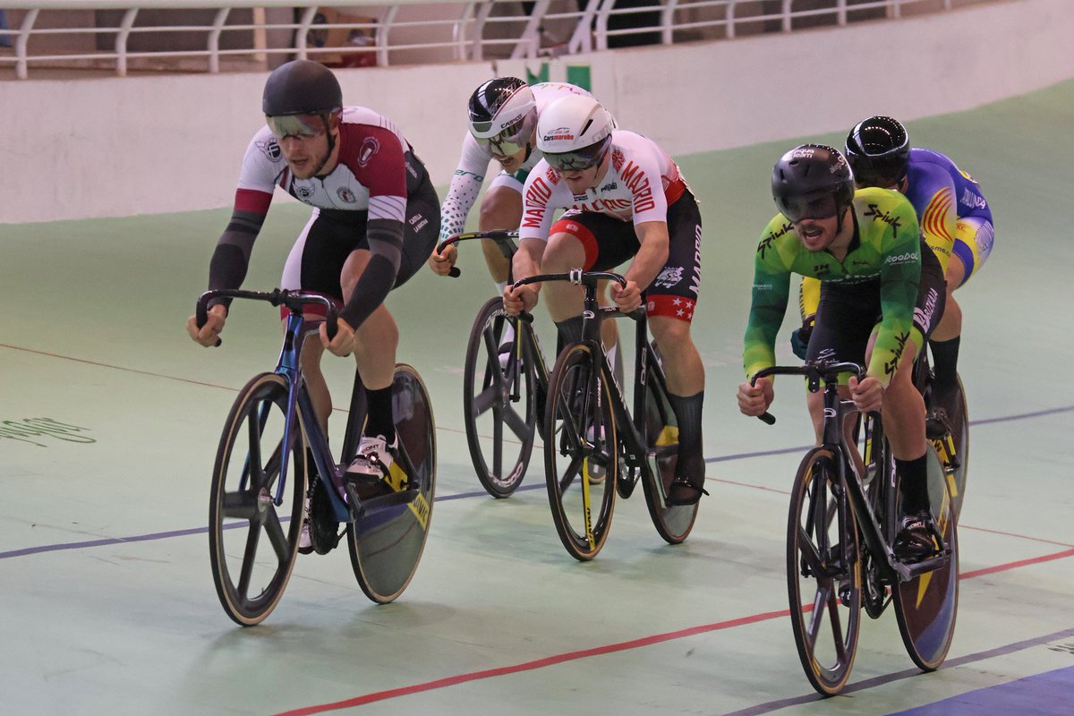 ➡️ Keirin 🚴‍♀️ Helena Casas 🚴‍♂️ Pepe Moreno #EsenciaCiclista #CEPistaGalapagar24 📸 RFEC