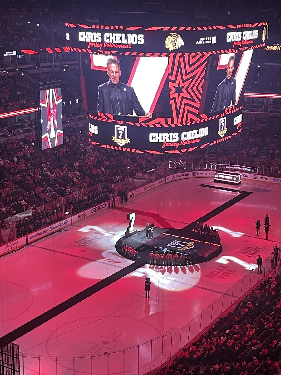 Number 7 is headed for the rafters!! 

#chicagoblackhawks 
#chrischelios