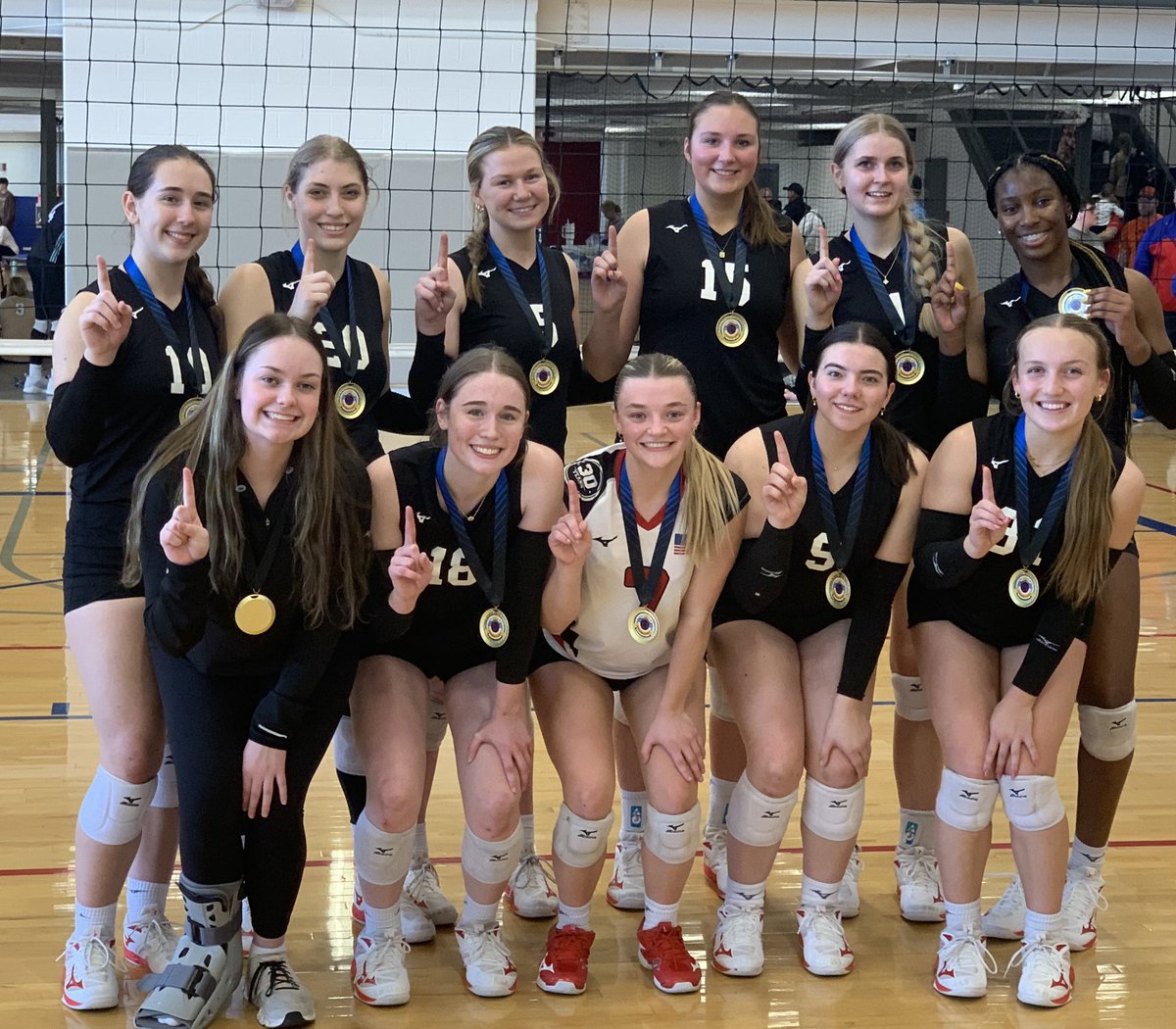 Mizuno CNVB 17-Karen takes gold at Kingdom Classic in Lawrence today!! Nice job ladies! ❤️🏐🖤🥇
