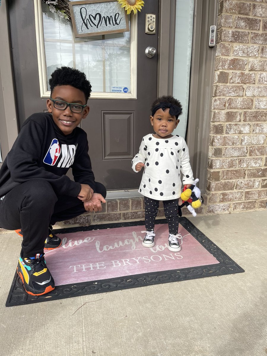 My lil squad ready for Black History outing! ❤️💚🖤✊🏾 #blessed💯