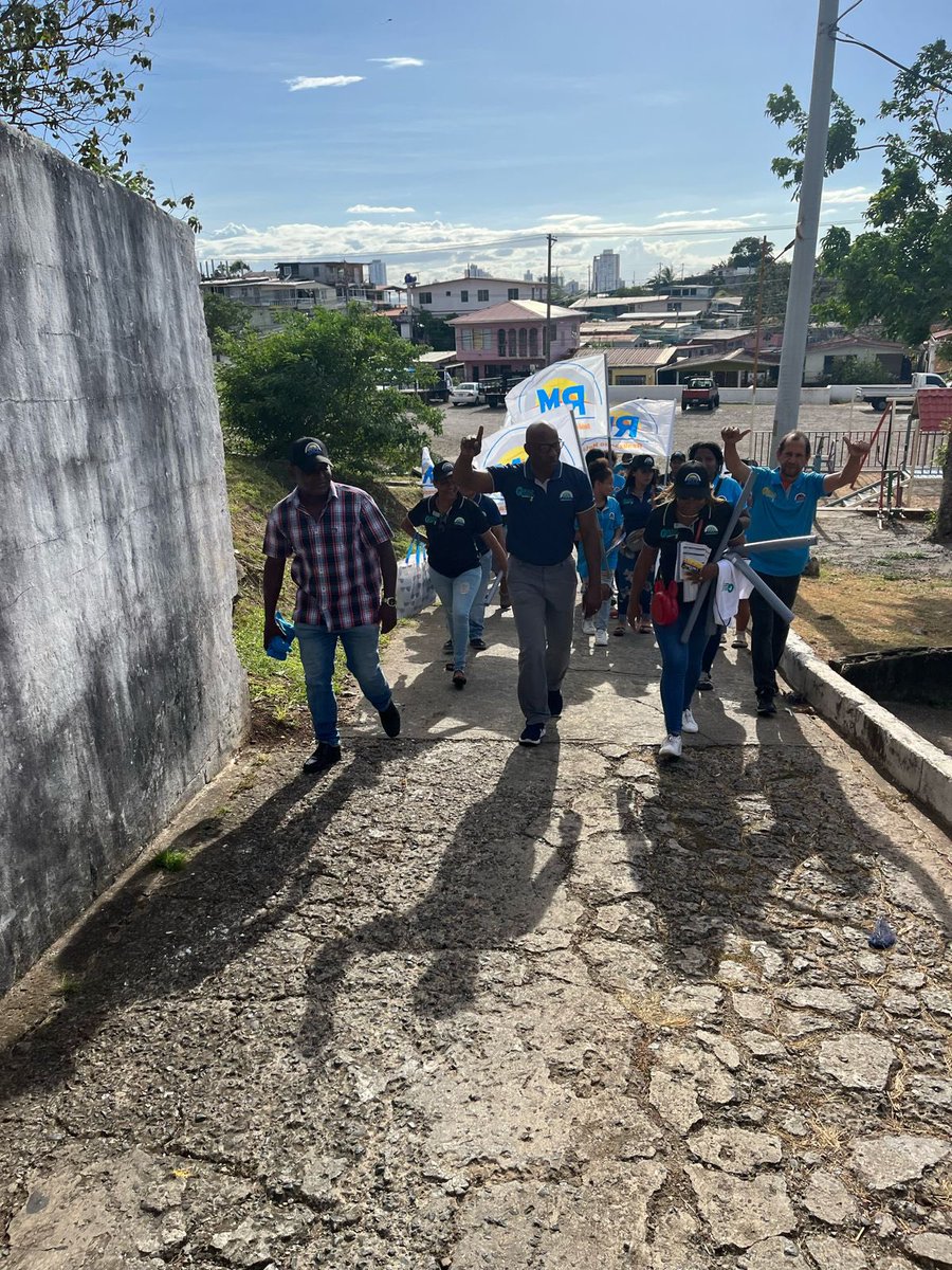 Al llegar a cada hogar, escuchamos lo positivo de nuestra presencia, sabiendo que tras cada comentario se esconde una necesidad urgente de cambio. Con el equipo de RM, llevaremos la esperanza a San Miguelito. Gancho al 3 ✅ para Diputado y juntos  ¡Hagamos el cambio!