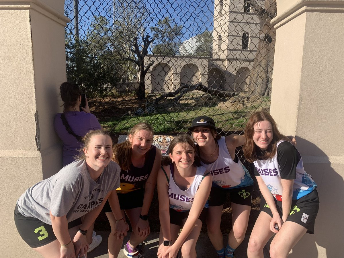 TONNYY THE TIGERRRRR just kidding its Mike XVII (i think??) pic creds the rando LSU girl and then my phone glitched and then the rando dad who actually took it