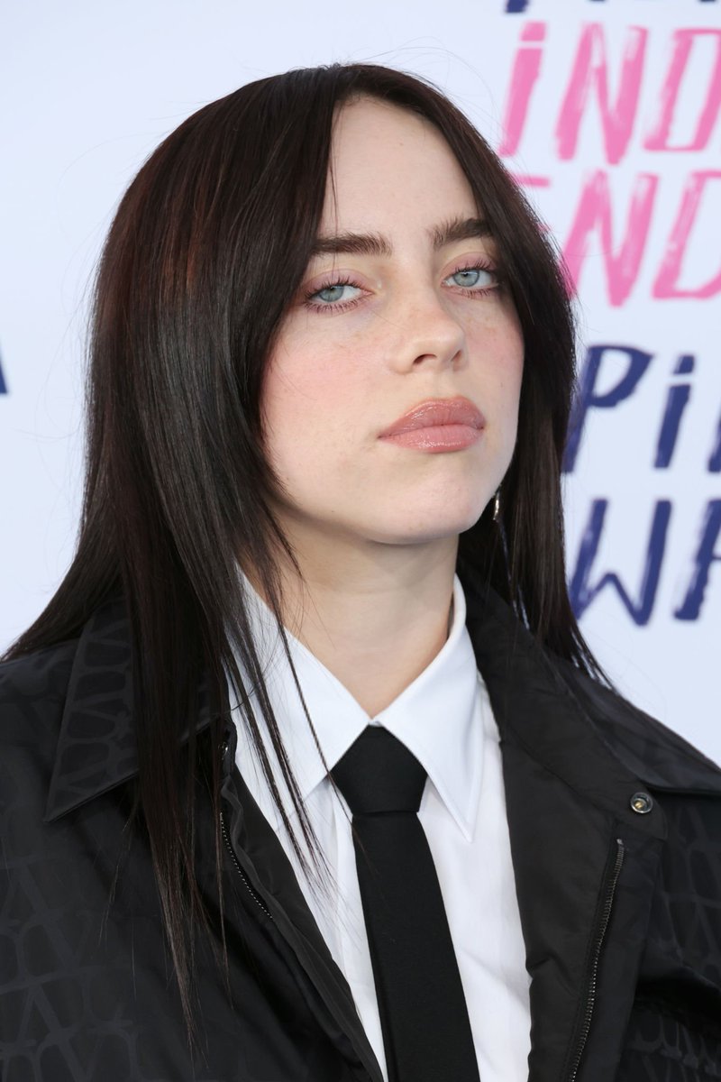 ELA! Billie Eilish para o #SpiritAwards.