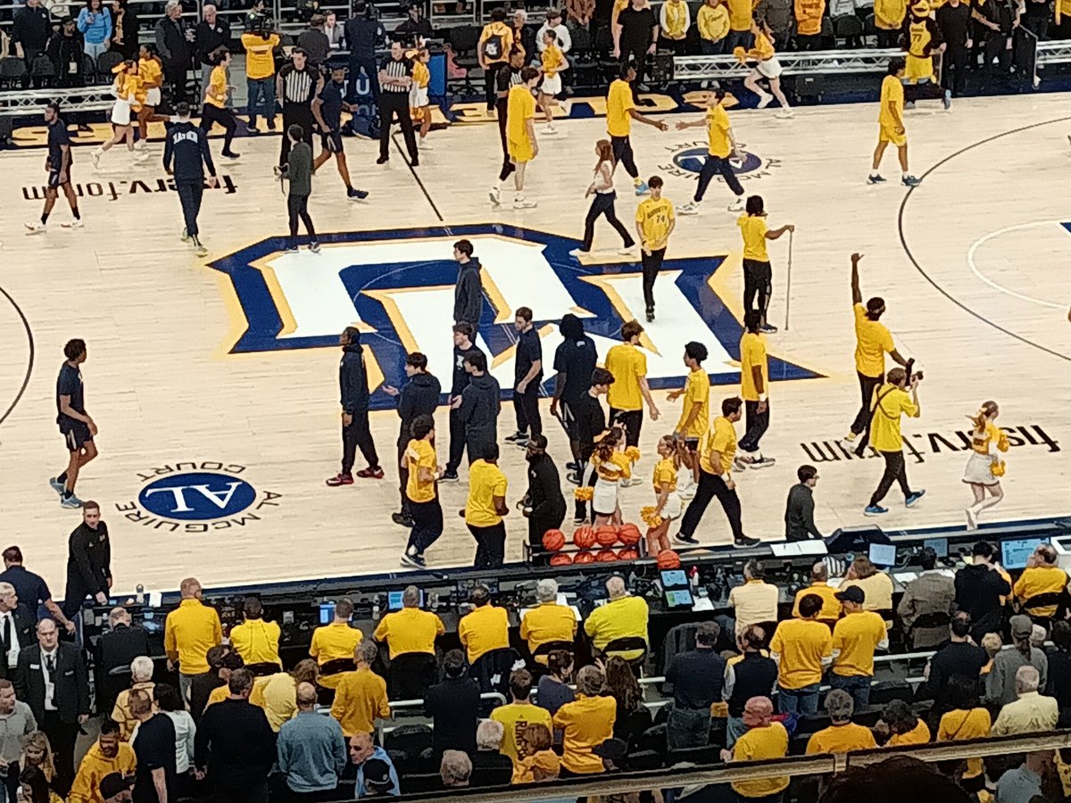 oleyoleyoleyole's tweet image. Looking good in gold, and sounding great as always,  @MikeJ_OnTheMic 
🎙️
#GoldOut