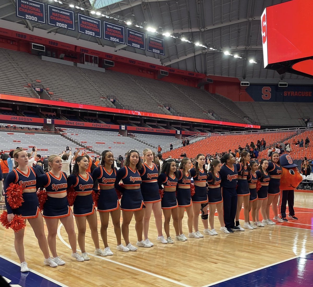 What a fun Senior game for @CuseWBB today!! I’m always happy cheering on these orange ladies and we had an incredible season! Congratulations Seniors! 🏀🥰🧡