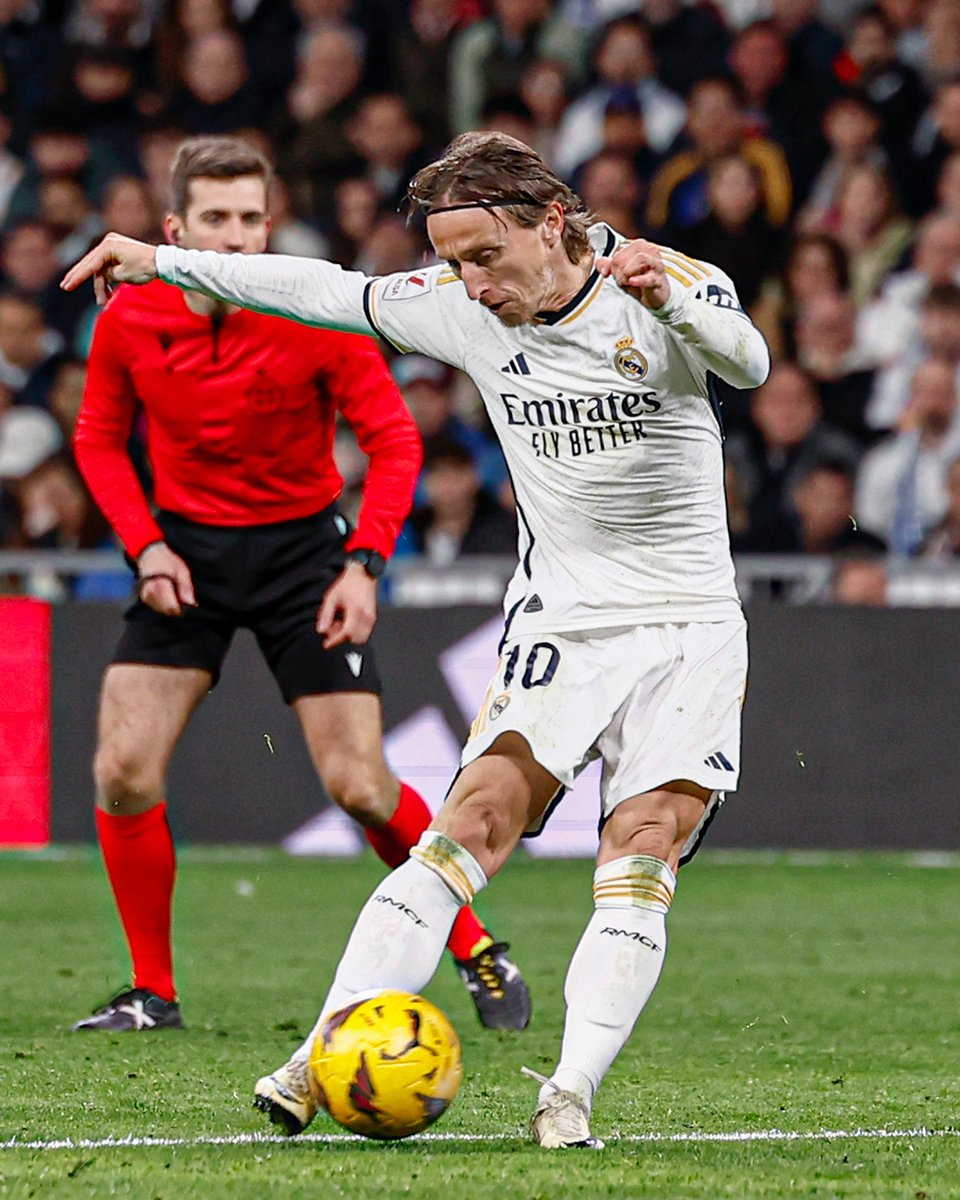 realmadrid's tweet photo. Invente Luka, invente. https://t.co/PPvY4TA9IL