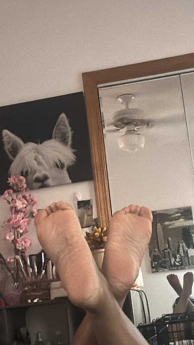 Pov you send a text begging to know what I&rsquo;m doing, and this is my response. Wyd?  &bull;Footfetish footworship