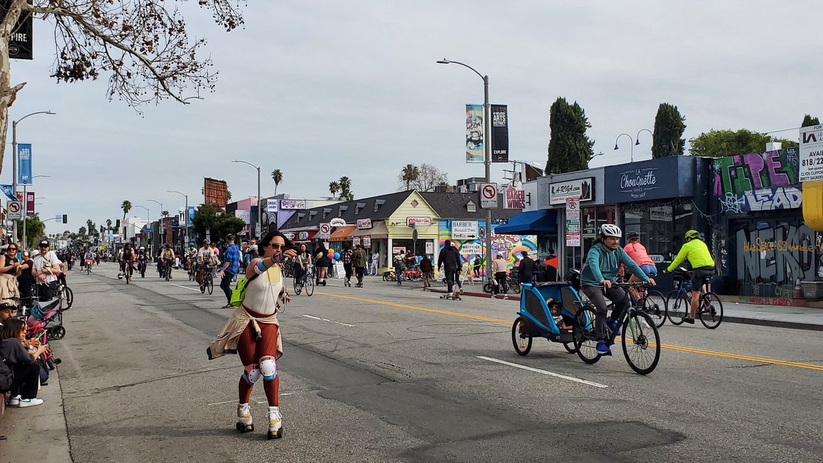 Dude, Melrose just looks awesome right now. Would NOT be surprised if they did a #CicLAmini between Highland and Fairfax in the near future. #CicLAvia