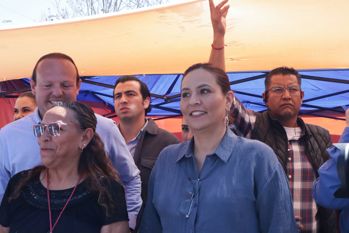 MarthaSotoQro's tweet photo. Acompañamos al Gobernador @makugo en la entrega de la modernización de la carretera de Cerro Gorgo a El Sitio en San Juan del Río, mejorando la infraestructura vial de la región impactados en el desarrollo local de todas y todos. https://t.co/XZbRc7iy1s