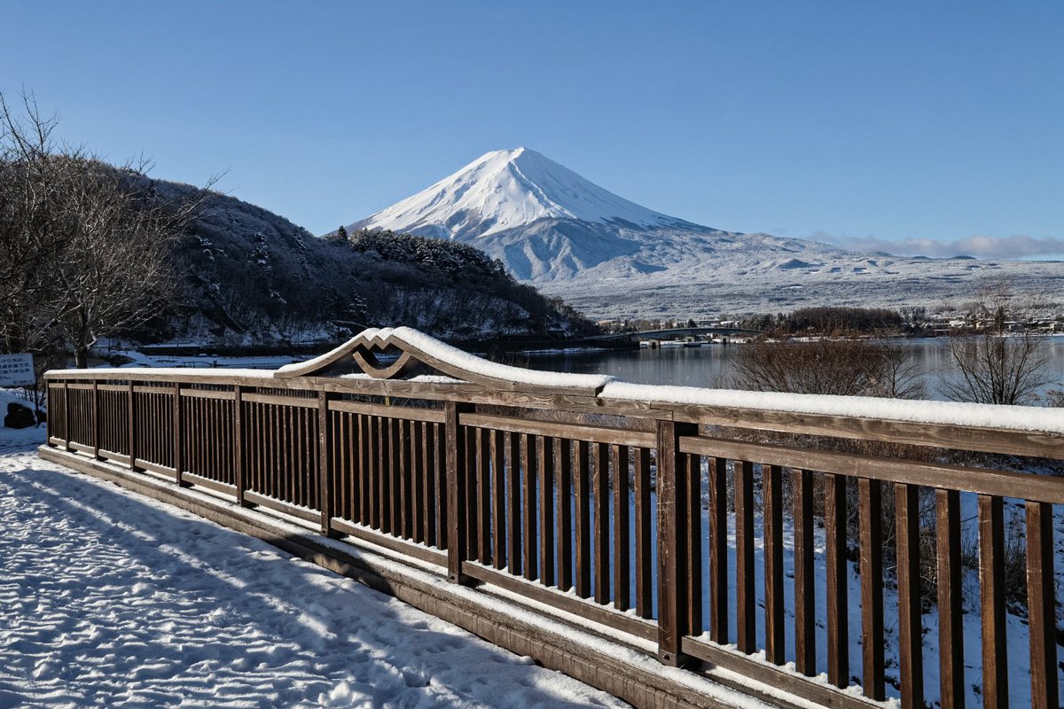 雪化粧したダブルの富士山❅ 𓈒◌°.。 どちらも稜線が美しいです。
2024.2.26 7:45am