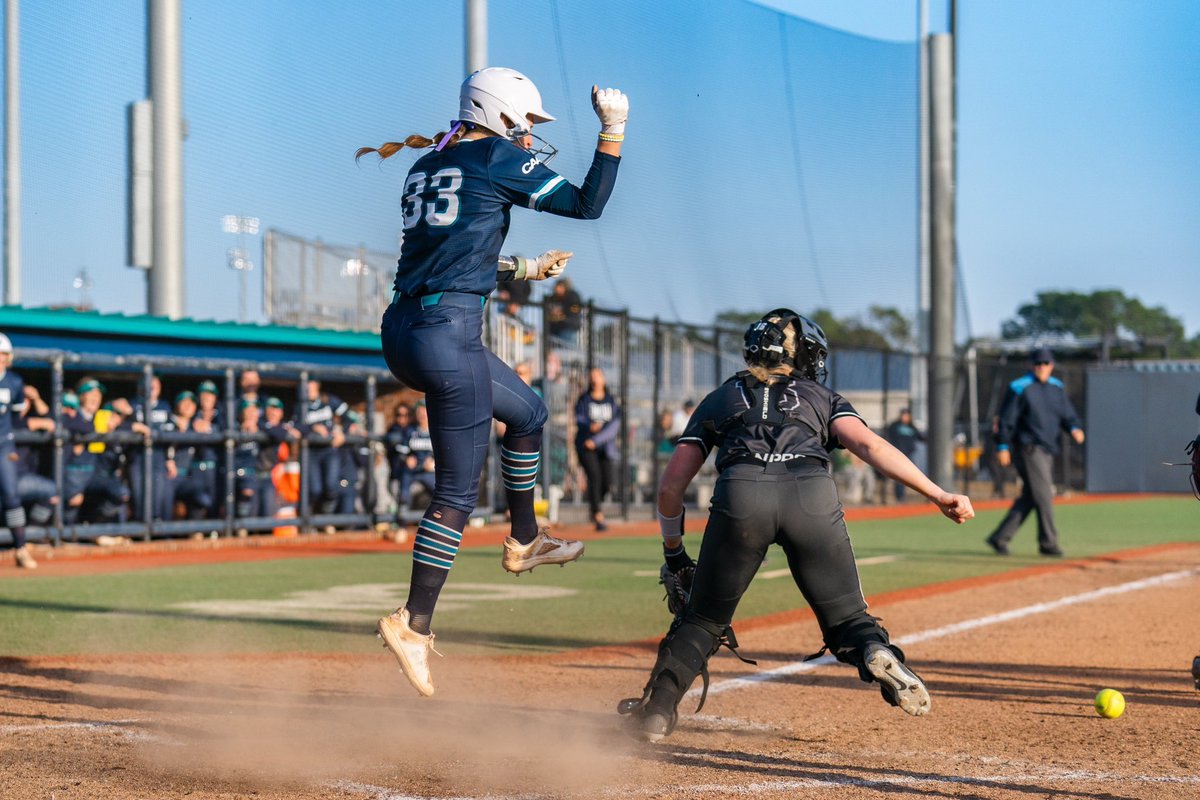 🥎 The energy of a comeback. ⚡️⚡️

<a href="/UNCWsoftball/">UNCW Softball</a> did it in the late innings twice Sunday to cap off a thrilling weekend in #CAASoftball.