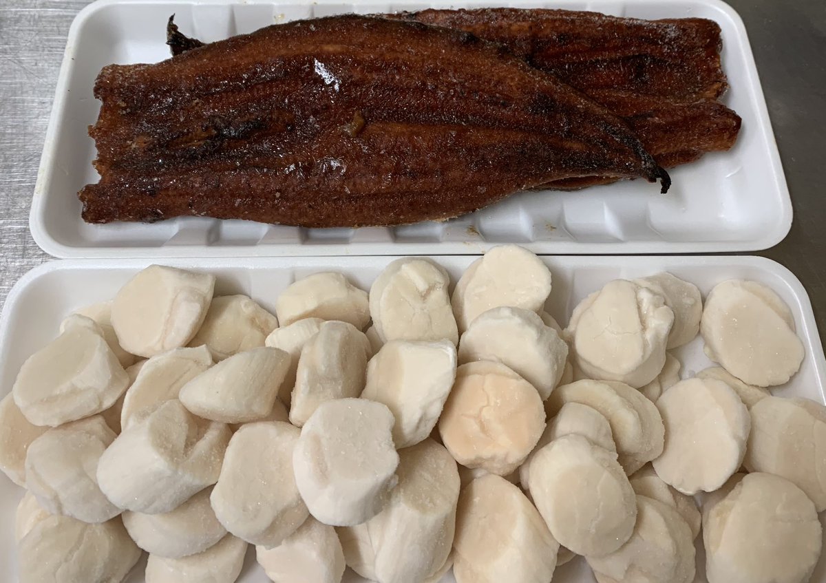03OUtNes70mMmE9's tweet photo. 山田水産魚の日🐟
(本来は25日スタート🙏)

お正月🎍から、２ヶ月経ち
そろそろ、贅沢な一品を

A賞　台湾産鰻　２尾

B賞　北海道産　帆立貝柱1キロ

各1名様へプレゼント🎁

山田水産からスペシャルな
魚の日🐟開催🎉

相互フォロー、リプ　29日23時迄

鰻は贅沢に丼へ‼️
帆立は刺身にバター焼きに👍 https://t.co/gqxfrOvj2g
