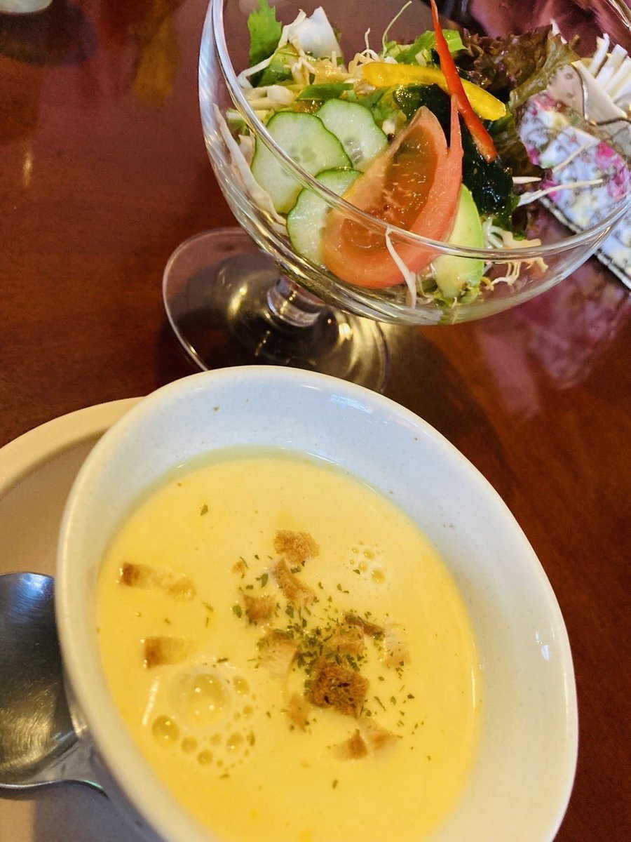 bonbonyouyou11's tweet photo. 趣 の あ る お 店 💡

ほんの少しお肉いただきましたぁ😋←足りないので夕飯は焼肉にします！ https://t.co/9z1HG8Vh84