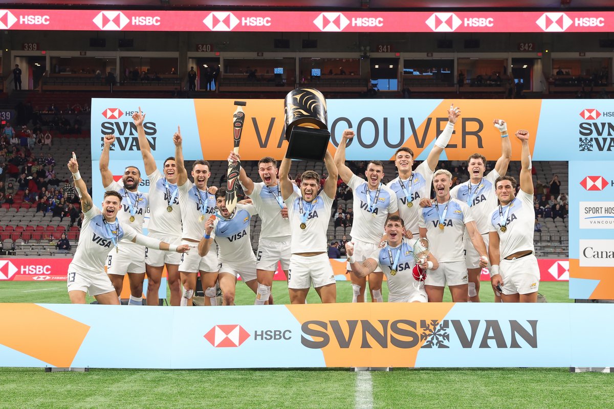 unionargentina's tweet photo. Felicitamos a @lospumas7arg por su tricampeonato en el Seven de Vancouver. 🏉

Un orgullo ver cómo representan al rugby argentino. 🇦🇷

#LaUniónDeTodos https://t.co/5vPtFw2vGc