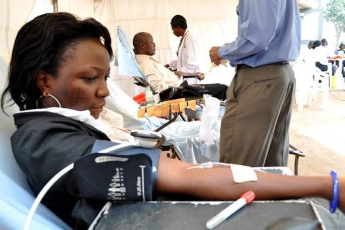 KFM WAKE UP CALL.

People who donate blood.

When was the last time you donated blood?

#DMightyBreakfast
#BrianAndFaiza