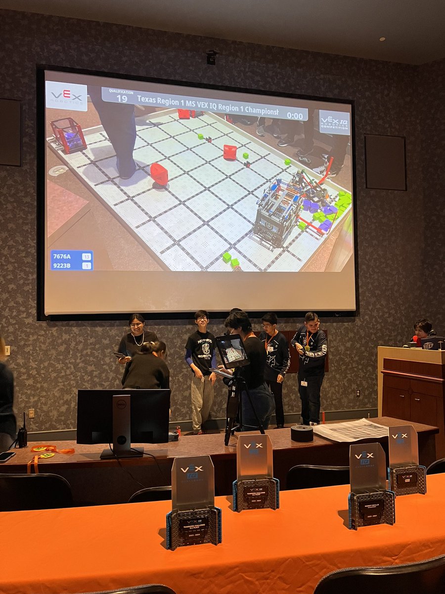 JohnstonMarkA's tweet photo. Congrats to these amazing kids!

At their Regional Championship yesterday, they won Teamwork Challenge AND Robot Skills Champion awards!

They are 1 of 3 middle school teams from west Texas heading to VEX Worlds this year! https://t.co/D5Nkna3ulC