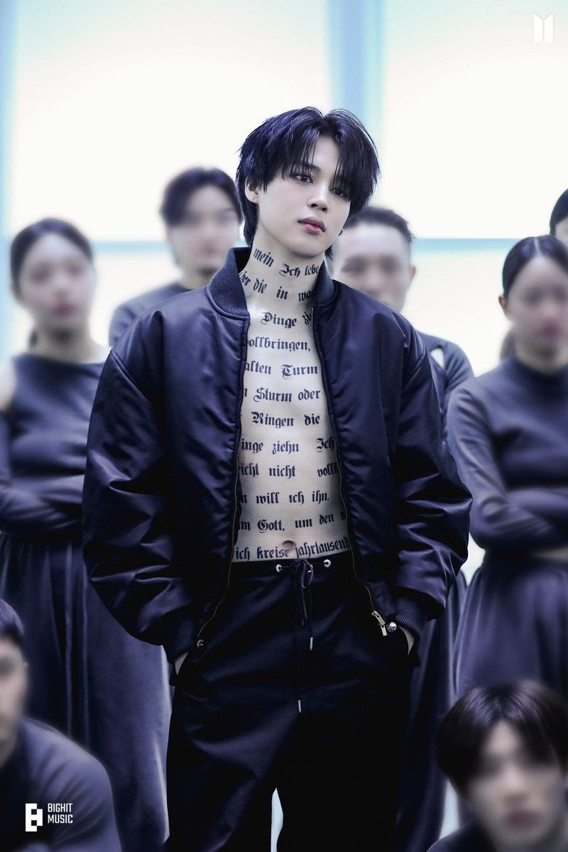 Jimin looks unreal in this pic