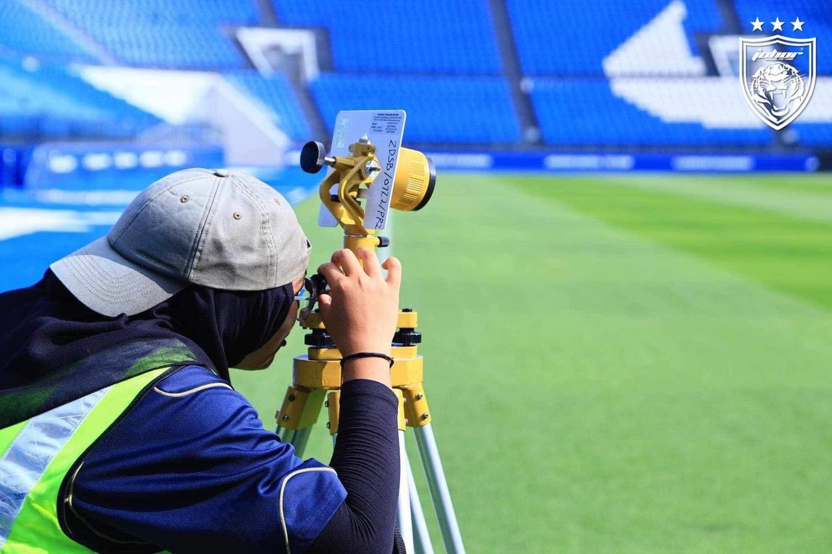 VAR MAPPING AT SULTAN IBRAHIM STADIUM

The Sultan Ibrahim Stadium underwent Video Assistant Referee (VAR) mapping by the Malaysian Football League this morning ahead of the 2024-25 season. Luaskan Kuasamu Johor.

More photos at facebook.com/share/mvkUy8wp…

Hidup Johor Demi Johor