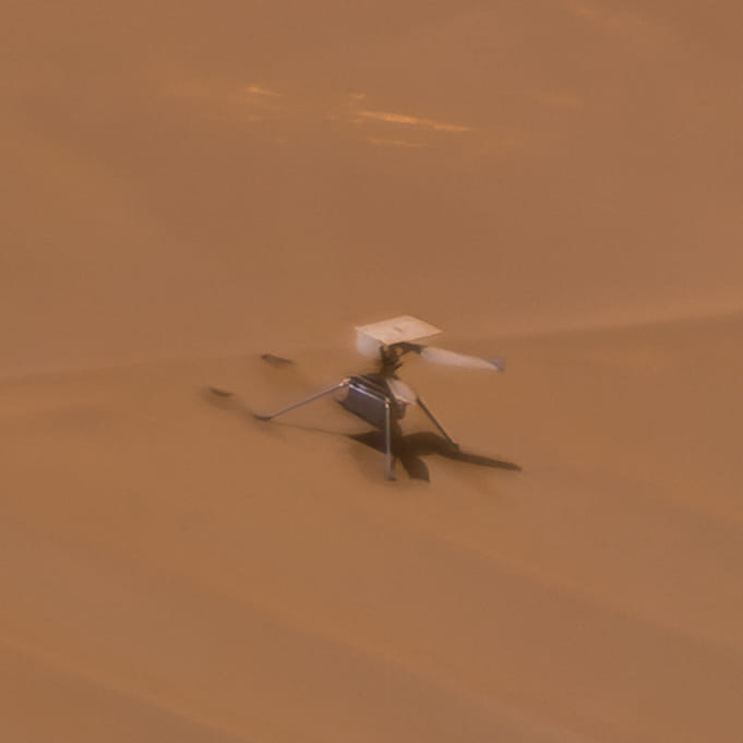 Sergio Andrés Sánchez S. 🇲🇽 🇨🇴 (@sergiosan91) on Twitter photo Ayer, el rover marciano <a href="/NASAPersevere/">ARCHIVED - NASA's Perseverance Mars Rover</a> tomó esta imagen en alta resolución del helicóptero Ingenuity usando el instrumento SuperCam RMI.
Se observa que una de sus aspas está completamente rota, mientras las otras manifiestan algunos daños menores 📸🔴🚁 Ayer, el rover marciano <a href="/NASAPersevere/">ARCHIVED - NASA's Perseverance Mars Rover</a> tomó esta imagen en alta resolución del helicóptero Ingenuity usando el instrumento SuperCam RMI.
Se observa que una de sus aspas está completamente rota, mientras las otras manifiestan algunos daños menores 📸🔴🚁