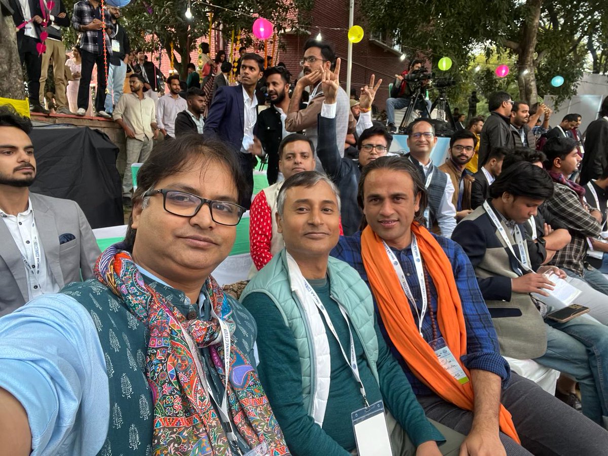 Yoga Guru Dheeraj (@yogagurudheeraj) on Twitter photo भारतीय जनसंचार संस्थान में करीब 20 साल पूरे होने के साथ अपने #batchmat के साथ #IIMC <a href="/IIMC_India/">Indian Institute of Mass Communication</a> <a href="/IIMCAA/">IIMC Alumni Association</a> में। <a href="/prabhatpandey81/">Prabhat Pandey</a> <a href="/manjit2007/">Manjit Thakur</a> <a href="/Nitendradd/">Nitendra Singh नितेन्द्र सिंह</a> और रमेश रंजन कौशल किशोर के साथ भारतीय जनसंचार संस्थान में करीब 20 साल पूरे होने के साथ अपने #batchmat के साथ #IIMC <a href="/IIMC_India/">Indian Institute of Mass Communication</a> <a href="/IIMCAA/">IIMC Alumni Association</a> में। <a href="/prabhatpandey81/">Prabhat Pandey</a> <a href="/manjit2007/">Manjit Thakur</a> <a href="/Nitendradd/">Nitendra Singh नितेन्द्र सिंह</a> और रमेश रंजन कौशल किशोर के साथ