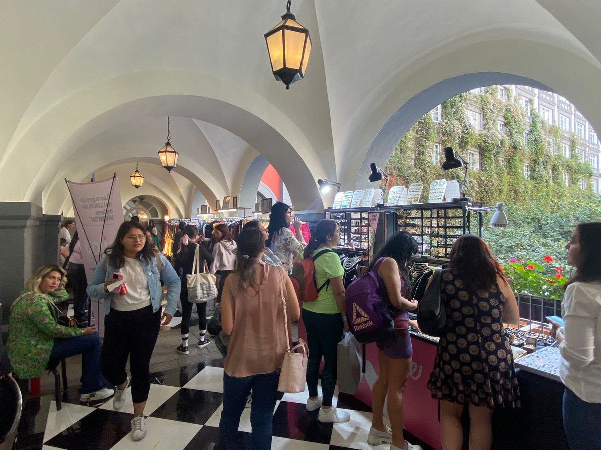 Food and Travel MX (@foodandtravelmx) on Twitter photo Los pasillos del área de salones del hotel <a href="/FSMexico/">Four Seasons Mexico</a> muestran diversos productos para el cuidado de la imagen, de la salud y del bienestar de las mujeres, en el marco del evento Awoman que se realiza cada año con el fin de empoderar a las mujeres. Los pasillos del área de salones del hotel <a href="/FSMexico/">Four Seasons Mexico</a> muestran diversos productos para el cuidado de la imagen, de la salud y del bienestar de las mujeres, en el marco del evento Awoman que se realiza cada año con el fin de empoderar a las mujeres.