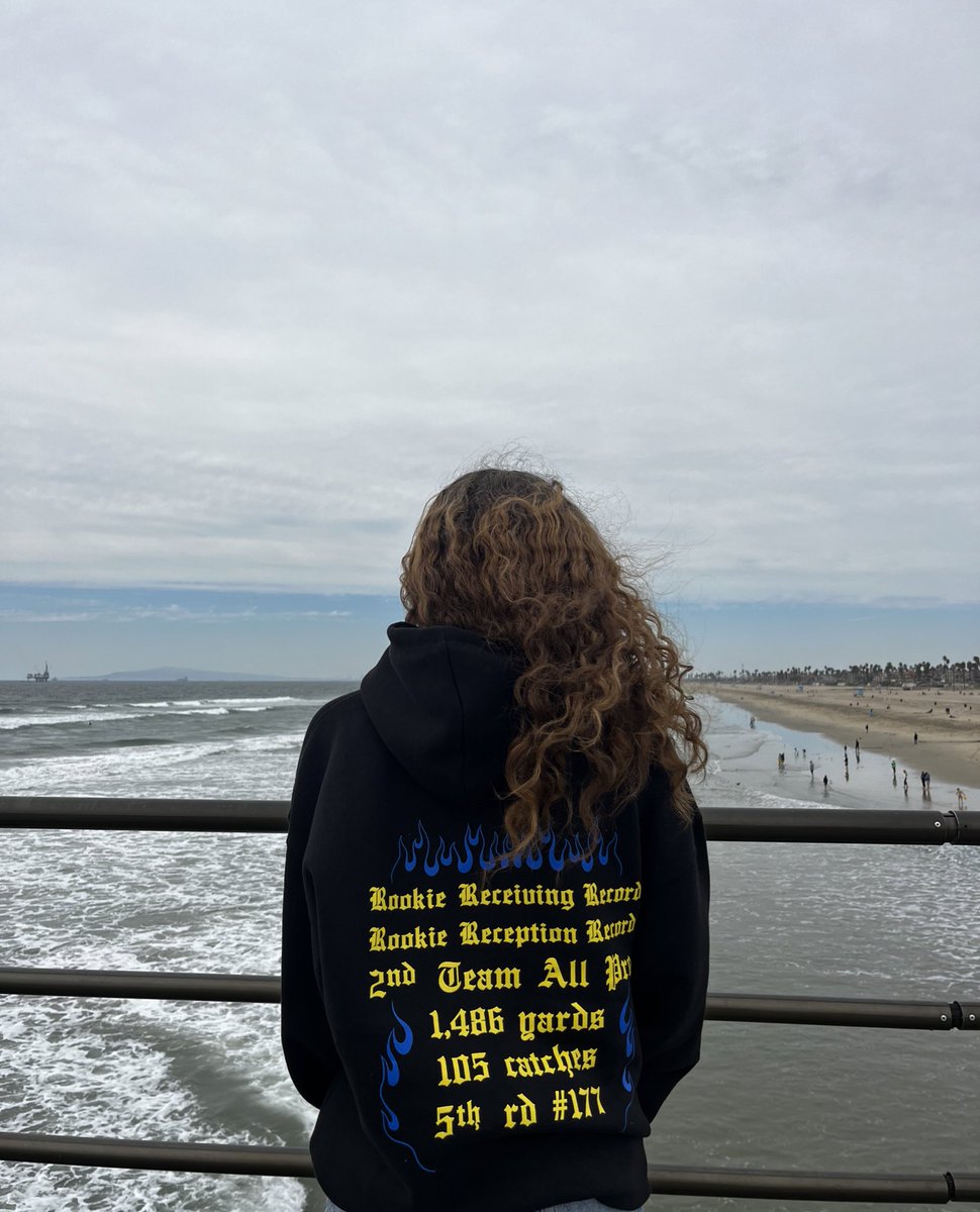 My sisters rocking that RECORD BREAKER HOODIE 💙🤘🏼
-Hoodies SOLD OUT 💛
#RAMSHOUSE #RecordBreaker